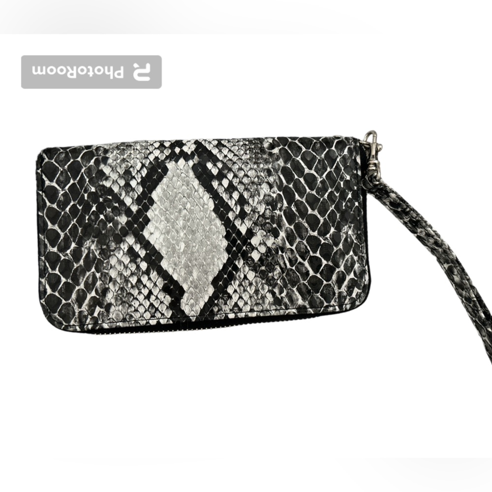 Black & white faux snakeskin wallet.